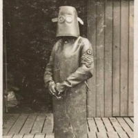 Radiolog w odzieży ochronnej, Francja, 1918 r.
