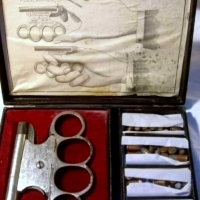 Pistolet z kastetami z 1890 roku.