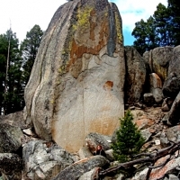  Kilka przykładów takich cyklopowych struktur zostało odkryte i zweryfikowane w megalitach z Montany w USA. 