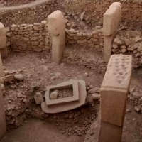 Göbekli Tepe – najstarsza na świecie świątynia nieznanej presumeryjskiej  kultury.