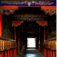 Książki te pozostały nienaruszone przez setki lat i są badane przez Tybetańską Akademię Nauk Społecznych.
