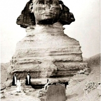 Rzadkie zabytkowe zdjęcie Wielkiego Sfinksa w Gizie.
