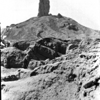 Wieża Zelda (1911). Niegdyś uważana za wieżę Babel, aż do odkrycia Esagili, wielkiej świątyni Morduha w Babilonie.