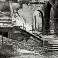 Na zdjęciu ruiny biblioteki w Leuven, zdjęcie z 1915 roku.