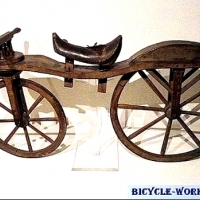 To pierwszy sterowany dwukołowiec wykonany z drewna - innowacja i poprzednik dzisiejszego roweru.