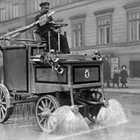 Nowoczesna zamiatarka ulic firmy BSR: sprzątanie ulic, Berlin, Niemcy, 1907.