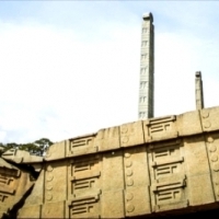 Ogromnych rozmiarów obelisk, prawdziwy świadek przeszłości tajemniczego kraju Etiopii i stolicy starożytnego państwa Aksum.