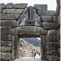 Mykeny to stanowisko archeologiczne w Grecji, położone około 90 km na południowy zachód od Aten.