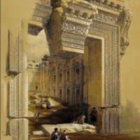 Starożytne drzwi Świątyni Jowisza w kompleksie Baalbek we współczesnym Libanie.