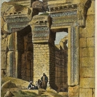 Starożytne drzwi Świątyni Jowisza w kompleksie Baalbek we współczesnym Libanie.
