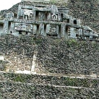 Xunantunich – stanowisko archeologiczne cywilizacji Majów położone około 130 km na zachód od miasta Belize.