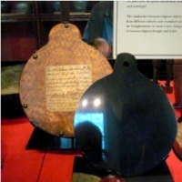 „Zwierciadło ducha” czyli magiczne lustro używane przez XVI-wiecznego okultystę Johna Dee pochodzi z Imperium Azteków.