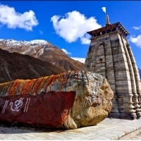 Kedarnath, jedna z najświętszych świątyń Indii została uratowana przez kamień!