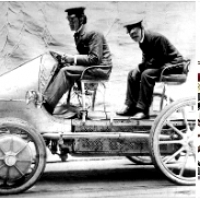 Ferdinand Porsche i Austriak Jacob Lohner zaprojektowali pierwszą hybrydę Lohner - Porsche Mixte Hybrid.