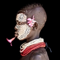 Plemię Karo utrzymuje tradycję malowania ciała od ponad 500 lat.