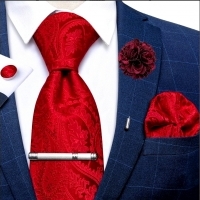 Tuż przed I wojną światową czerwone krawaty były tak dobrze znane jako kod dla gejów w USA.