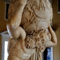 Posąg Atlasa z II wieku naszej ery w Muzeum Narodowym w Neapolu.
