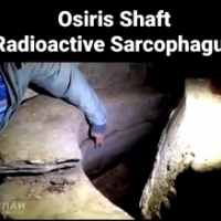 Pod płaskowyżem egipskim spoczywa radioaktywny sarkofag i niesamowite obiekty.