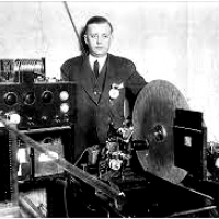 Telewizja elektroniczna została po raz pierwszy pomyślnie zademonstrowana w San Francisco 7 września 1927 r. 