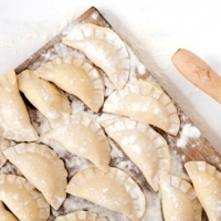 Pierogi bez ziemniaków, sera ani kapusty. Przepis na pierogi z kurczakiem.