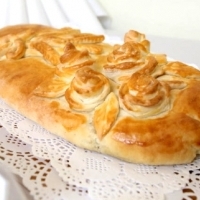 Ciasto drożdżowe - przepis na tradycyjny kulebiak. Będzie doskonały z kapustą i grzybami.
