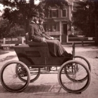W latach 1899 i 1900 samochody elektryczne sprzedawały się lepiej niż wszystkie inne typy samochodów.