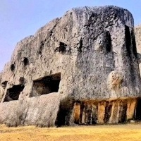 Ślady czerpakowe są szeroko obecne w najstarszych stanowiskach megalitycznych rozsianych po całym świecie.