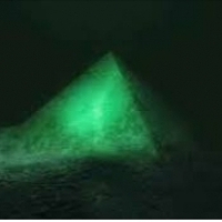 Odkrycie dwóch gigantycznych podwodnych piramid w Trójkącie Bermudzkim.