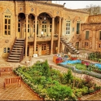 Historyczny dom Darogheh to jeden z najpiękniejszych starych domów w Meszhed.