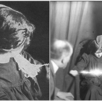 Medium Marthe Beraud, znana również jako Eva C. A Eva Carriere tworzy światło między rękami 1912 r.