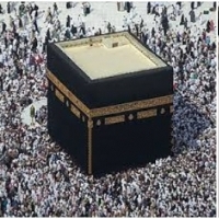 Pięć razy dziennie muzułmanie na całym świecie spotykają się w Mekka i modlą się.