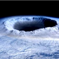 Ogromny krater asteroidy ukryty pod lodem Antarktydy.