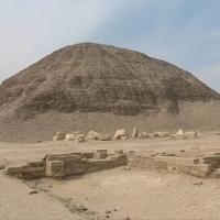 Sekretny zaginiony labirynt Egiptu.