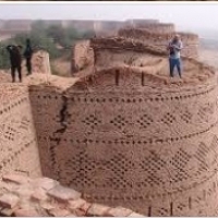 Derawar Fort, to duża kwadratowa forteca w Ahmadpur East Tehsil, Pendżab, Pakistan.