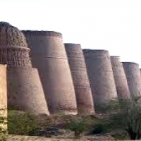 Derawar Fort, to duża kwadratowa forteca w Ahmadpur East Tehsil, Pendżab, Pakistan.