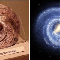 Dysk ma kształt galaktyki spiralnej.