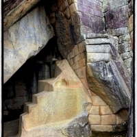 Kolejny przykład konstrukcji przed kataklizmem w Machu Picchu w połączeniu z konstrukcją Inków.