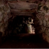 Ten budynek znajdował się w „Theozapotlan” Meksyk, a wejście do tunelu prowadziło pod górą.