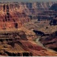 Artykuł wspomina także legendę o Indianach Hopi, która mówi, że ich przodkowie żyli kiedyś w podziemiach Wielkiego Kanionu.