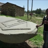 Axum, małe miasteczko na północy Etiopii, dla samych Etiopczyków jest to kolebka ich cywilizacji: