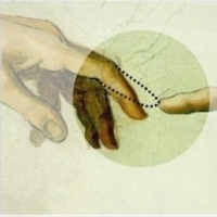 Czy wiesz, że w oryginalnym fresku „Stworzenie Adama” wykonanym przez Michała Anioła palce Adama i Boga się dotykają?