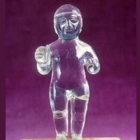 W Walters Museum znajduje się tajemnicza figurka zwana Kryształowym Kosmonautą.