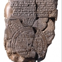 Starożytni Babilończycy, uważani za pierwszych znanych astronomów;