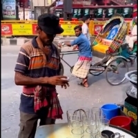 Bangladesz i Street Food .... Można zjeść jajeczko gotowane na twardo.