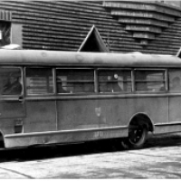 Londyński autobus napędzany gazem drzewnym podczas II wojny światowej.