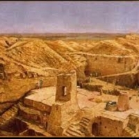 Na pustyni, sto mil na południe od Bagdadu w Iraku, leży wielki archeologiczny kopiec wysoki na 18 metrow i prawie 1, 5 km szerokości.