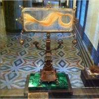 W tym „relikwiarzu” znajduje się złoty kosmyk włosów Lukrecji Borgii (1480-1519).