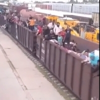 Pociąg towarowy wypełniony migrantami jedzie z meksykańskiego stanu Zacatecas w kierunku południowych granic Stanów Zjednoczonych.
