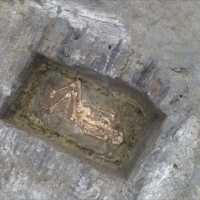 Polscy archeolodzy w Serbii Odkrywają Kości „Dużych Ludzi” Sprzed 5000 Lat, Pomalowanych Na Czerwono.