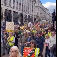  Tysiące ludzi demonstruje w Londynie przeciwko wysoce kontrowersyjnej strefie niskiej emisji: